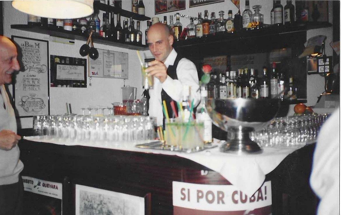 Un vecchio scatto del bancone della Bodeguita